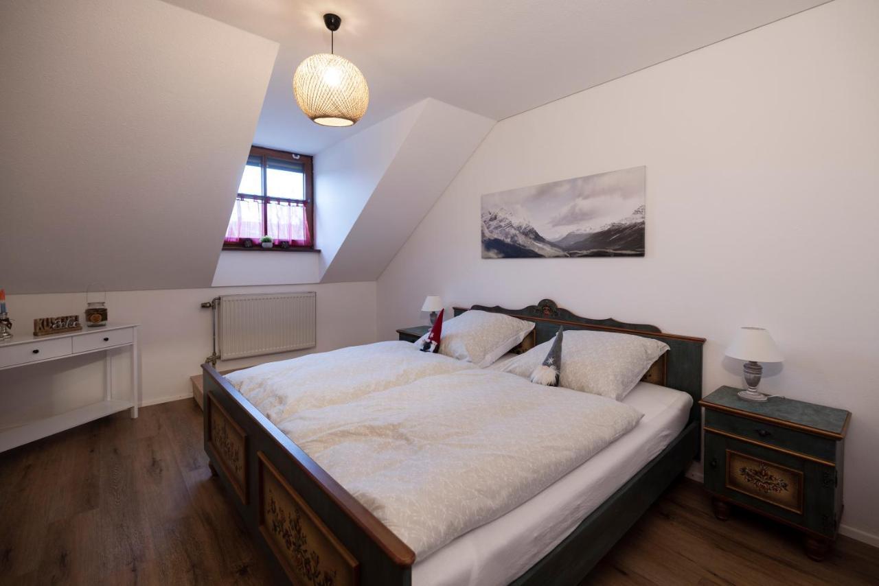 Ferienwohnung Am Riedfeld 제펠트 외부 사진