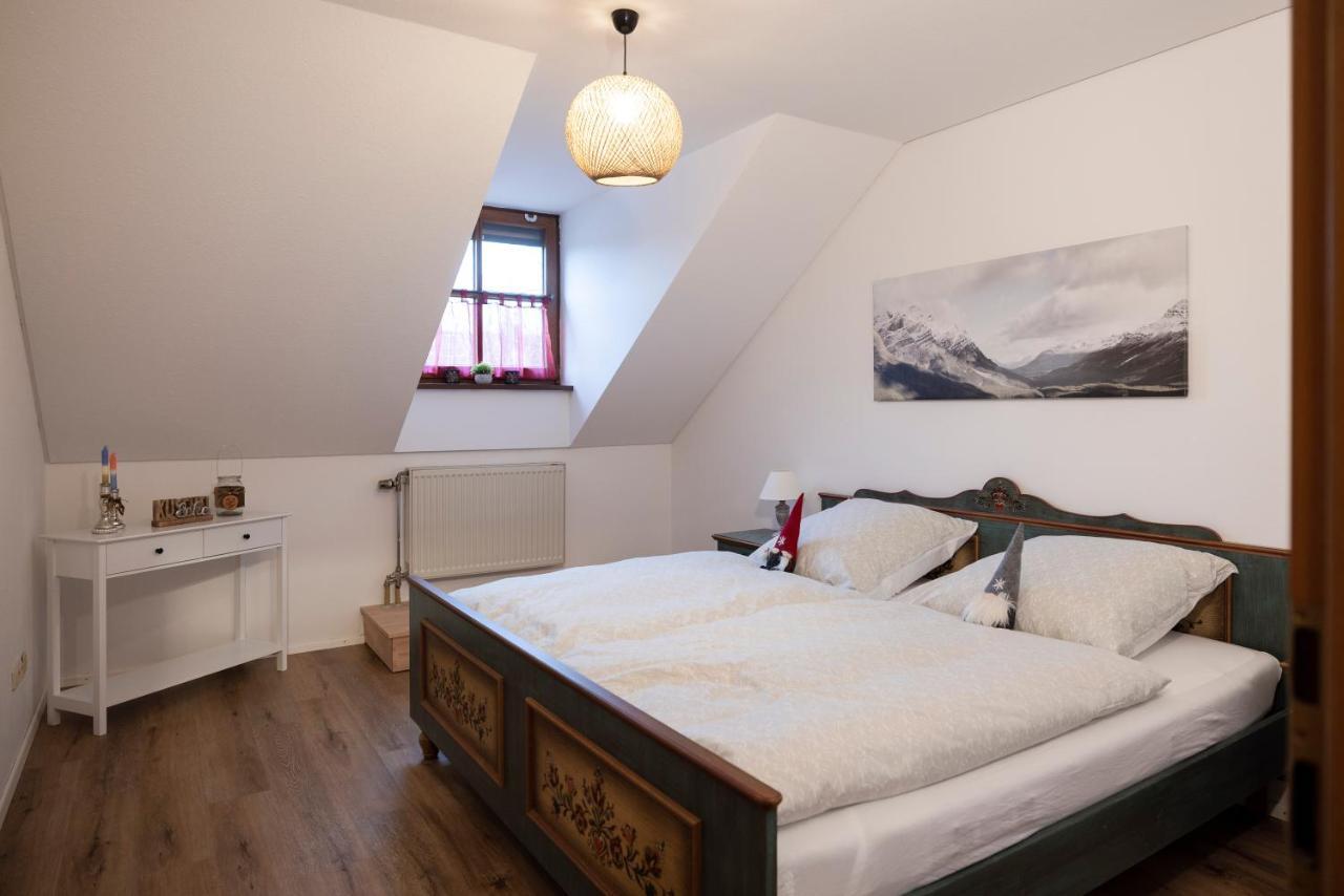 Ferienwohnung Am Riedfeld 제펠트 외부 사진